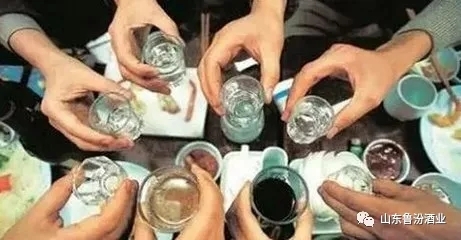 中國(guó)酒文化博大根深，禮節(jié)眾多，那你知道敬酒、罰酒為什么都要三杯嗎？